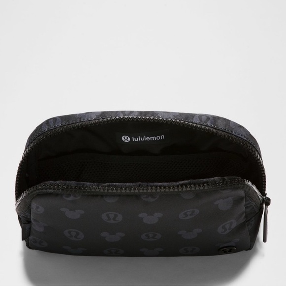Disney x lululemon everywhere belt bag NWT - Picture 3 of 8
